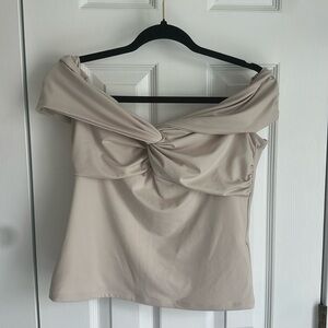 Off the shoulder top Abercrombie